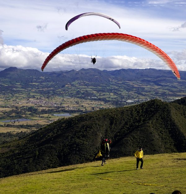 Où pratiquer le parapente au-dessus des paysages spectaculaires de la Cappadoce, Turquie?